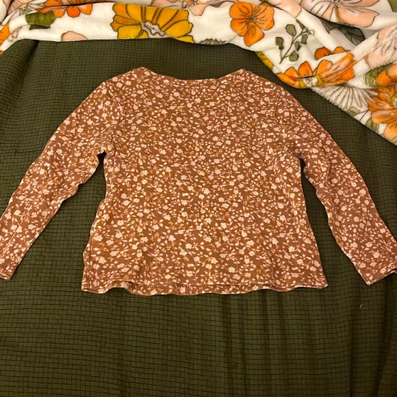 Old Navy 4T tan floral thermal long sleeve shirt. Excellent condition! - Picture 3 of 3